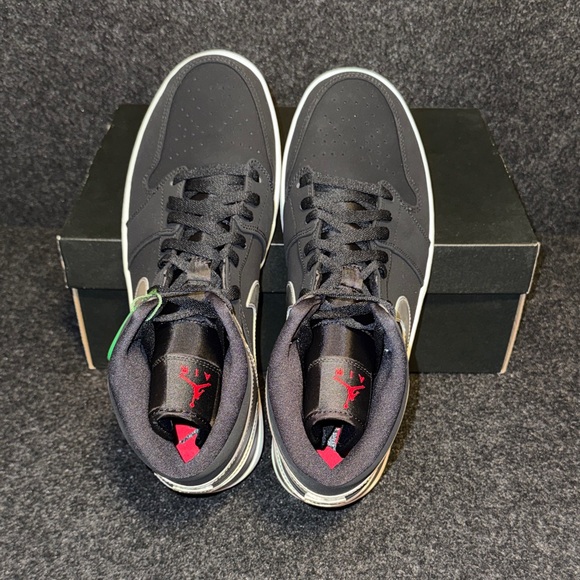 Jordan 1 Mid Johnny Kilroy - Picture 3 of 6